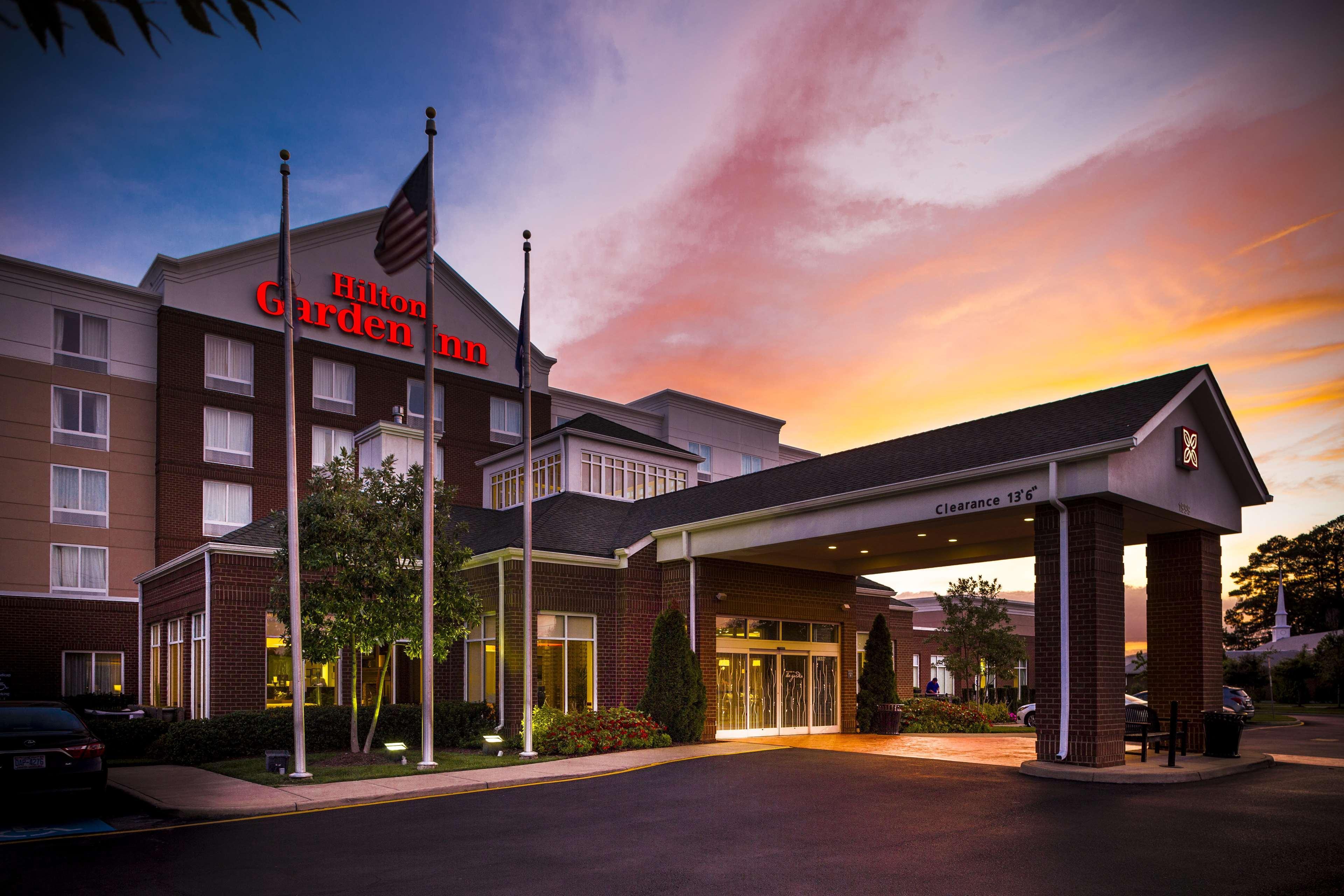 Hilton Garden Inn Hampton Coliseum Central Exterior foto